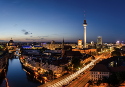 Picture no: 10635300 Berliner Skyline zur Blauen Stunde Panorama Created by: Jean Claude Castor