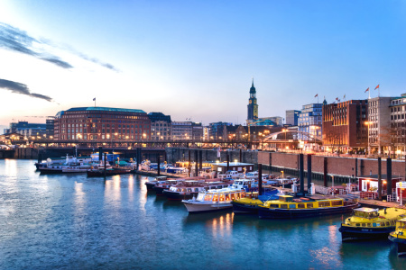 Picture no: 10670950 Hamburg am Abend Created by: janschuler