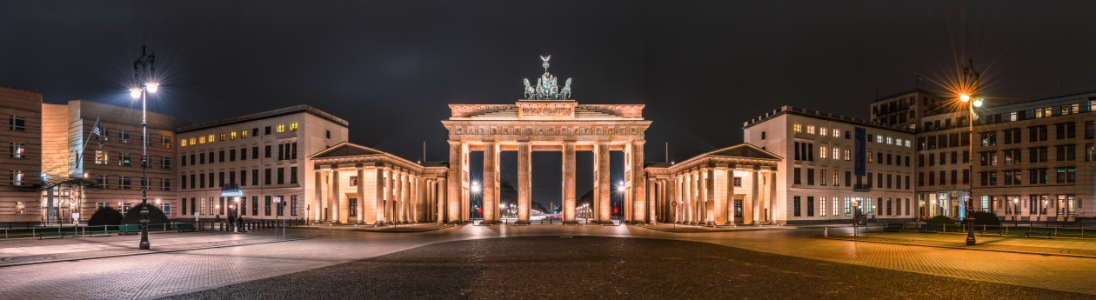 Picture no: 11101231 Berlin Brandenburger Tor Panorama bei Nacht II Created by: Jean Claude Castor