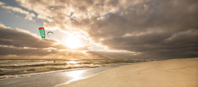 Picture no: 11641530 Kampf mit der Welle Created by: Nordbilder