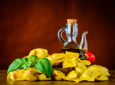 Picture no: 11918725 Stillleben mit Ravioli und Tortellini mit Öl Created by: xfotostudio