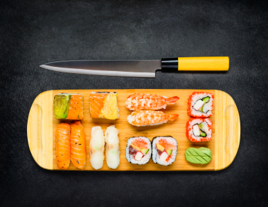 Picture no: 11920911 Sushi mit Messer Created by: xfotostudio