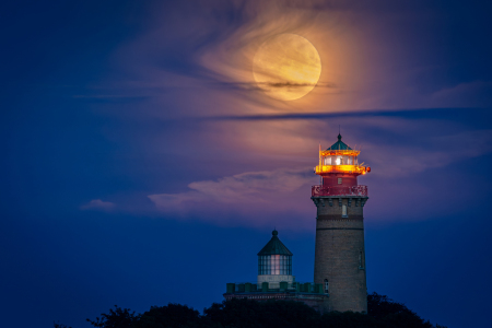 Picture no: 12729826 Leuchttürme am Kap Arkona mit Vollmond Created by: Martin Martin Wasilewski