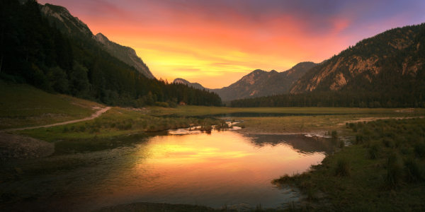 Picture no: 12883357 Sonnenuntergang am See mit malerischen Bergen Created by: Smileus