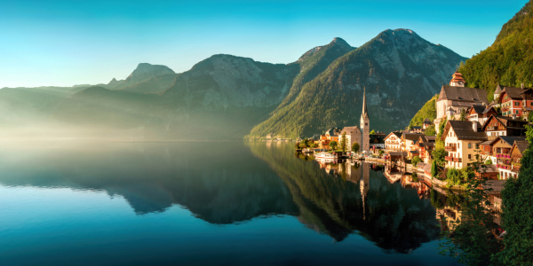 Picture no: 12886710 Dorf Hallstatt in Österreich am idyllischem See Created by: Smileus