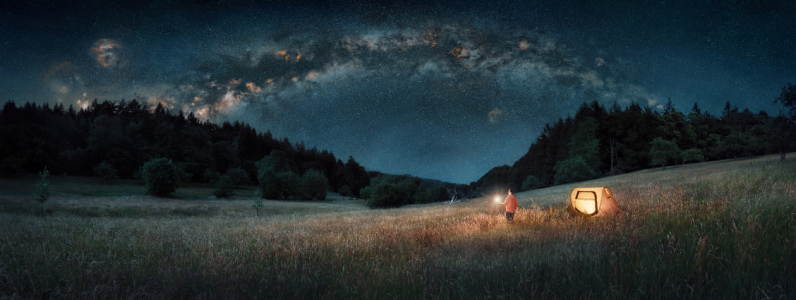 Picture no: 12905788 Mann mit Laterne unter der Milchstraße Created by: Smileus