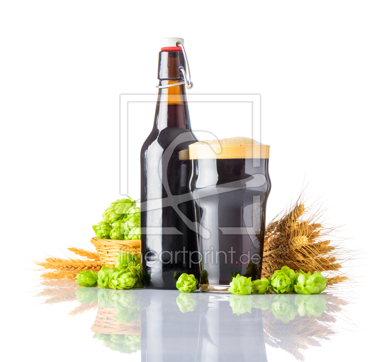 Bild-Nr.: 11913738 Dunkeles Bier Isoliert auf Weißem Hintergrund erstellt von xfotostudio