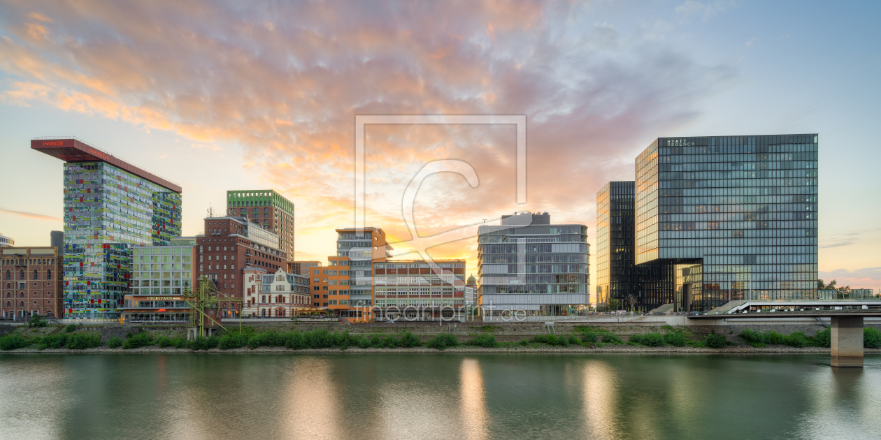 Bild-Nr.: 12410874 Sonnenuntergang im Medienhafen Düsseldorf erstellt von Michael Valjak