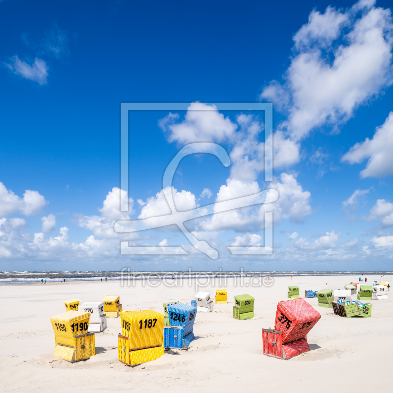 Bild-Nr.: 12464441 Bunte Strandkörbe am Nordseestrand auf Langeoog erstellt von eyetronic