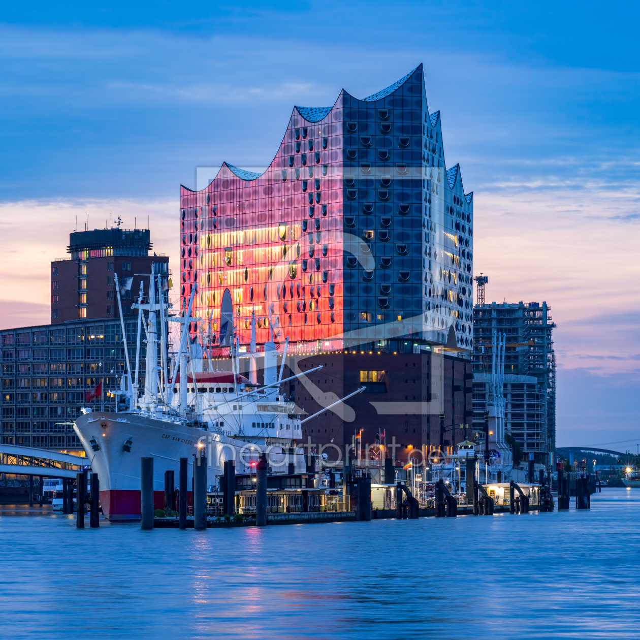 Bild-Nr.: 12543037 Elbphilharmonie bei Sonnenaufgang erstellt von eyetronic