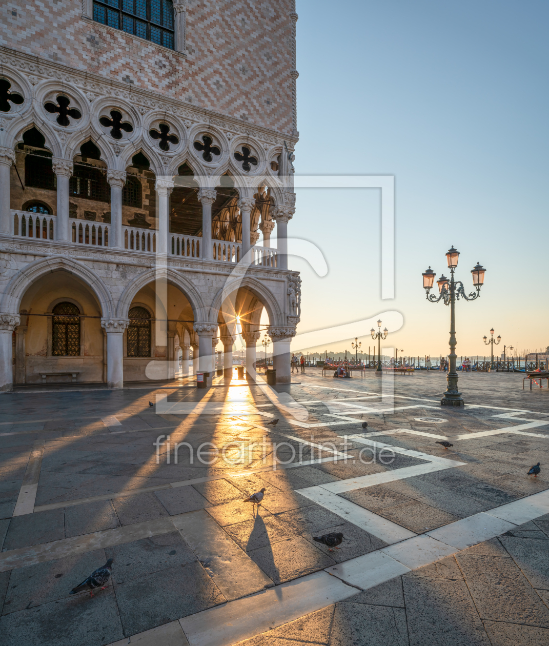 Bild-Nr.: 12551911 Markusplatz in Venedig bei Sonnenaufgang erstellt von eyetronic