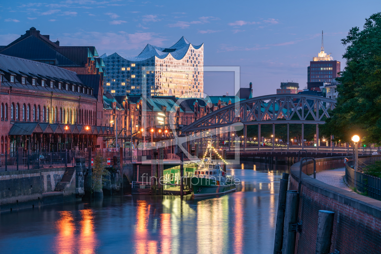 Bild-Nr.: 12744959 Speicherstadt und Elbphilharmonie am Abend erstellt von eyetronic