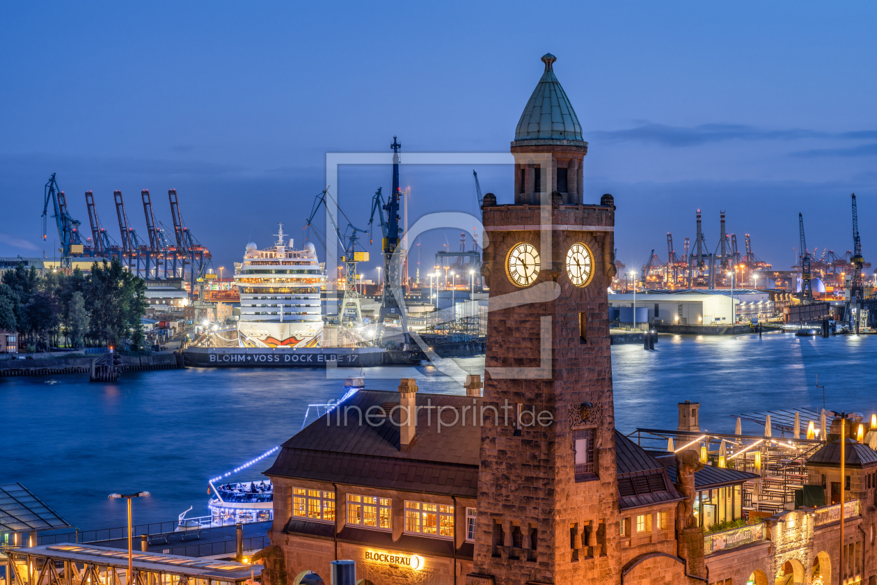 Bild-Nr.: 12747216 Hamburger Hafen und Pegelturm bei Nacht erstellt von eyetronic