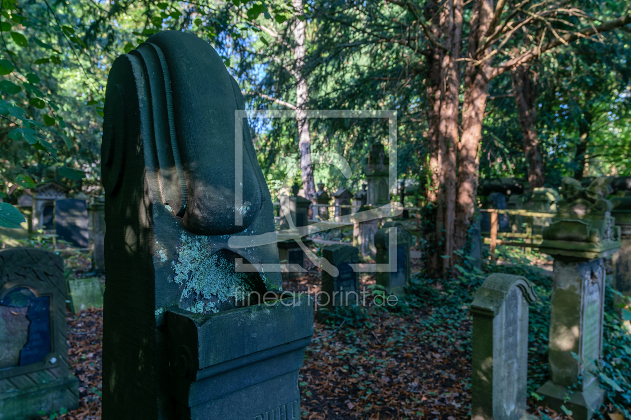 Bild-Nr.: 12805792 einzigartige Grabstätten auf einem Friedhof erstellt von volker heide
