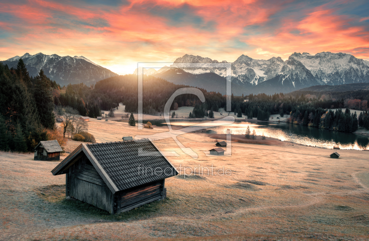 Bild-Nr.: 12841072 Sonnenaufgang an einem Bergsee mit einer Hütte erstellt von Smileus