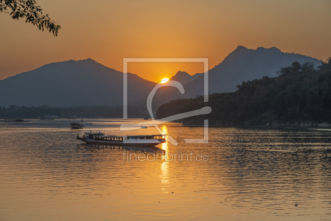 Bild-Nr.: 12860265 Sonnenuntergang auf dem Mekong erstellt von Walter G. Allgöwer