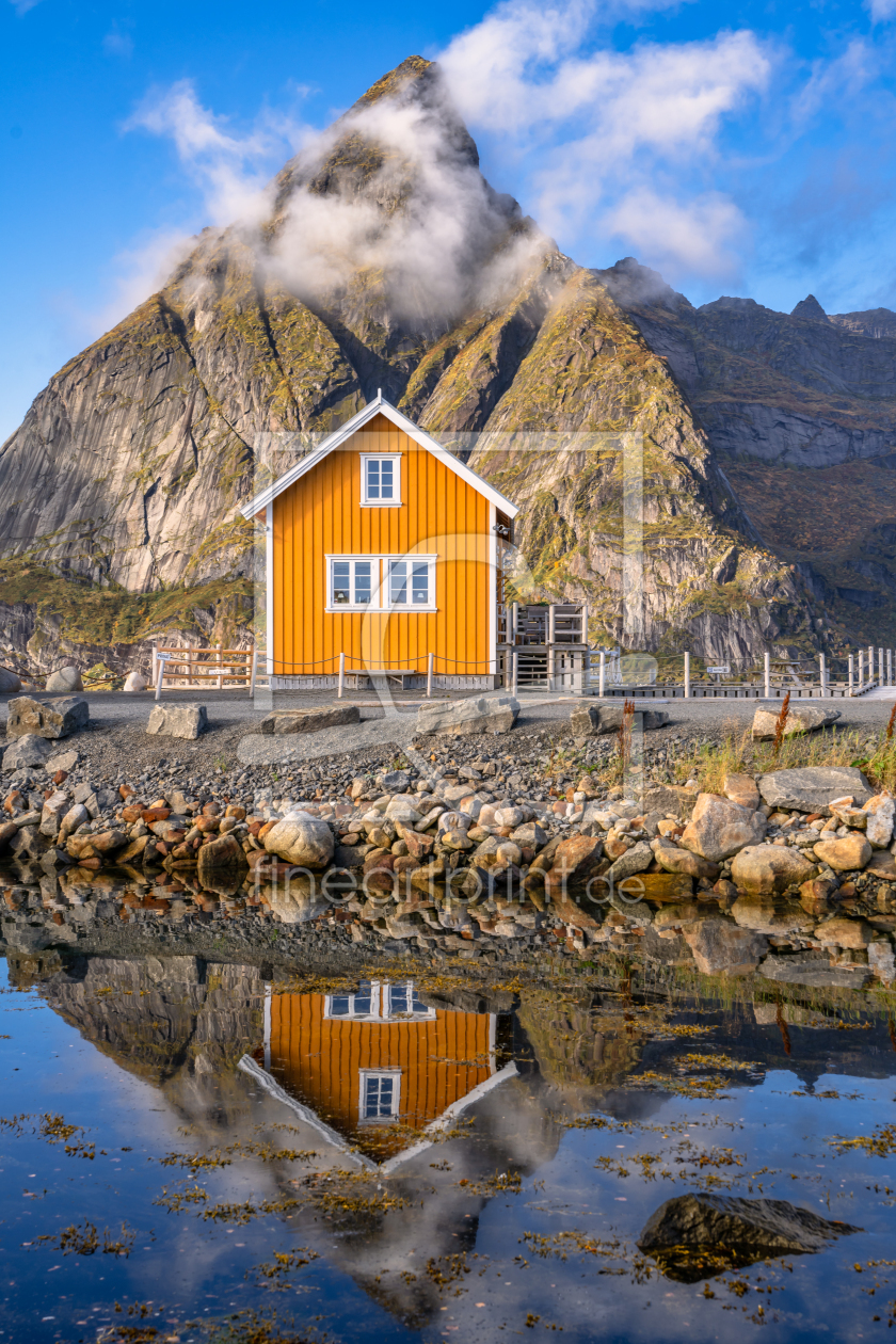 Bild-Nr.: 12887869 Das Gelbe Haus auf den Lofoten erstellt von Achim Thomae