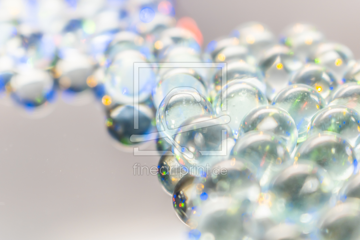 Bild-Nr.: 12898512 Glaskugeln mit irisierenden Reflexionen erstellt von Sandra Höfer