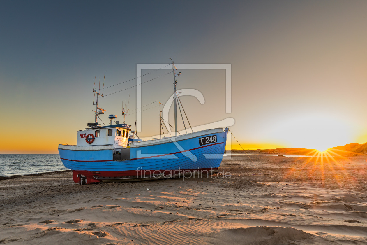 Bild-Nr.: 12913278 Fischerboot am Strand bei Sonnenaufgang   erstellt von Ursula Reins