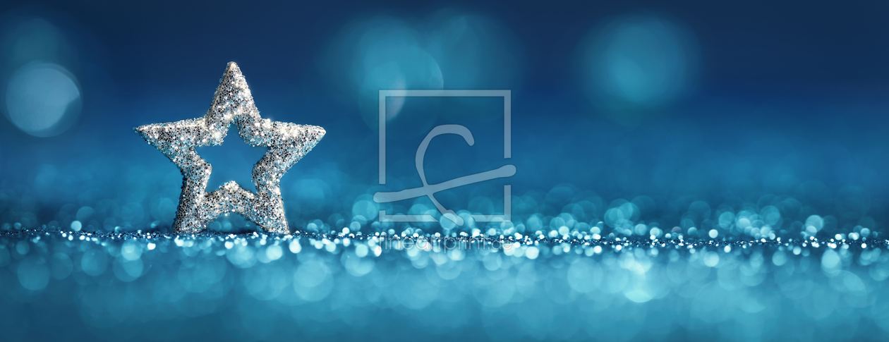 Bild-Nr.: 12915424 Silberner Weihnachtsstern auf blauem Hintergrund erstellt von Smileus