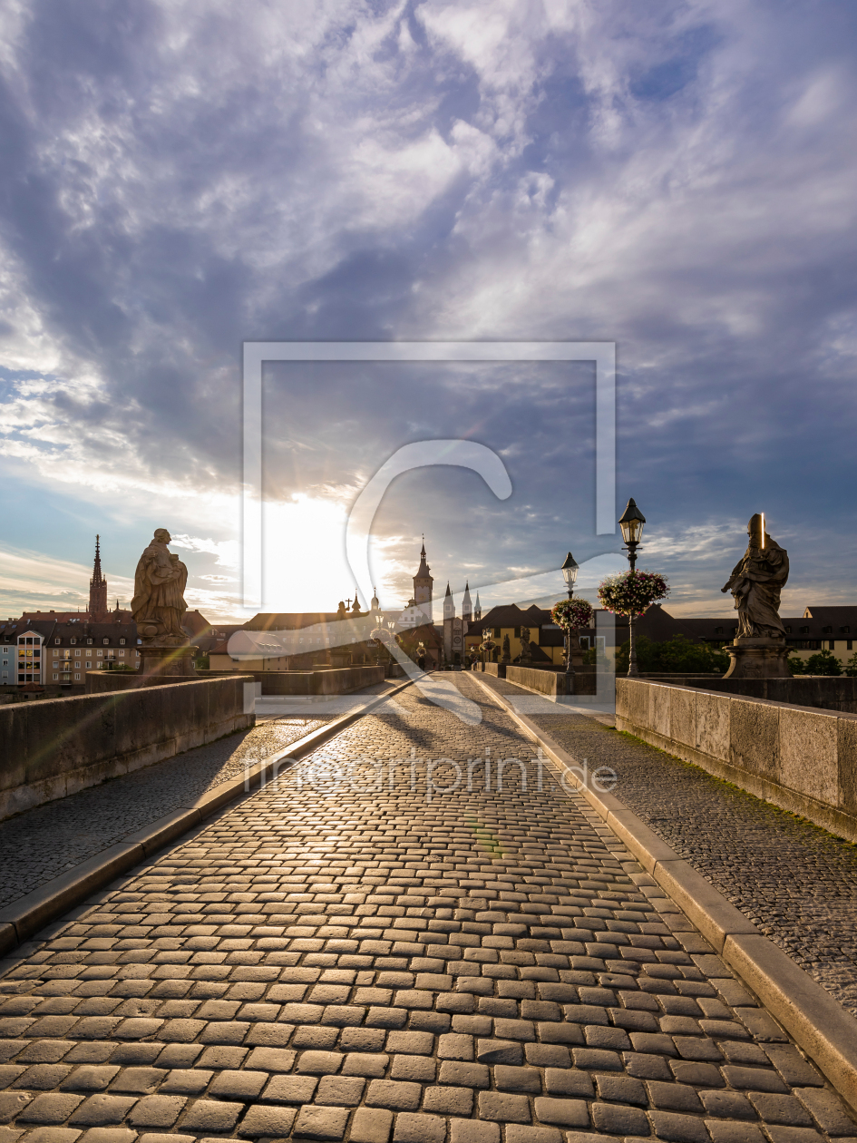 Bild-Nr.: 12936975 Alte Mainbrücke in Würzburg bei Sonnenaufgang erstellt von dieterich