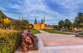 Holstentorplatz Lübeck - 12813965 /leinwand/bigthumb/12813965.jpg