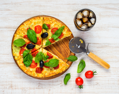 Bild-Nr: 11907170 Angeschnittene Pizza mit Cola Erstellt von: xfotostudio