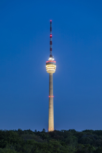 Bild-Nr: 12393241 Fernsehturm in Stuttgart am Abend Erstellt von: dieterich