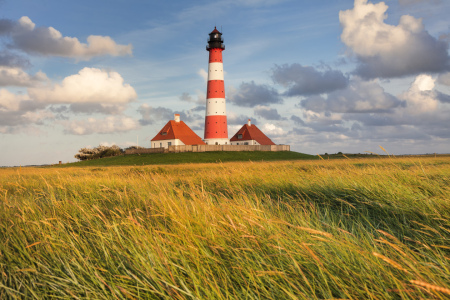 Bild-Nr: 12438265 Leuchtturm Westerheversand bei Sonnenuntergang Erstellt von: KundenNr-360966