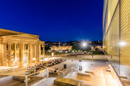 Bild-Nr: 12617873 Schlossplatz in Stuttgart am Abend Erstellt von: dieterich