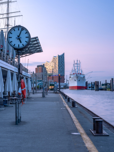 Bild-Nr: 12619616 Hamburger Hafen am frühen Morgen Erstellt von: eyetronic
