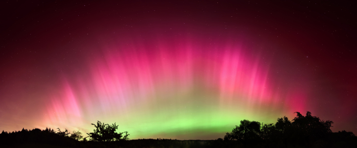Bild-Nr: 12834484 Nordlichter in Pink und Grün über Mitteleuropa Erstellt von: Smileus