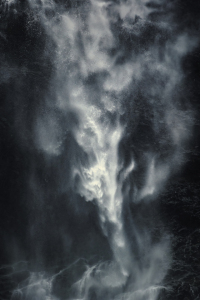 Bild-Nr: 12844162 Ausschnitt eines großen Wasserfalls in monochrom Erstellt von: Smileus