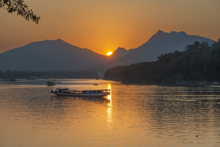 Bild-Nr: 12860265 Sonnenuntergang auf dem Mekong Erstellt von: Walter G. Allgöwer