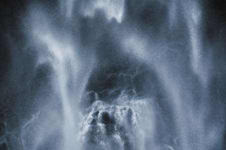 Bild-Nr: 12895626 Teil eines herrlichen großen Wasserfalls Erstellt von: Smileus