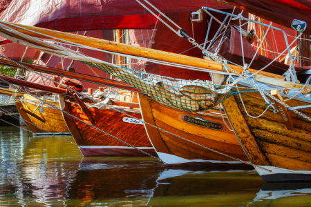 Bild-Nr: 12915413 Vier alte Zeesboote im Ostseehafen Erstellt von: Daniela Beyer