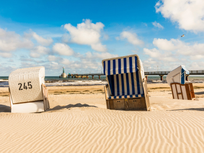 Bild-Nr: 12918053 Strandkörbe am Strand von Zingst an der Ostsee Erstellt von: dieterich