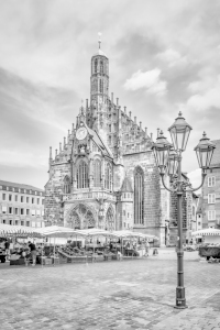 Bild-Nr: 12935224 NÜRNBERG Frauenkirche und Hauptmarkt - Monochrom  Erstellt von: Melanie Viola