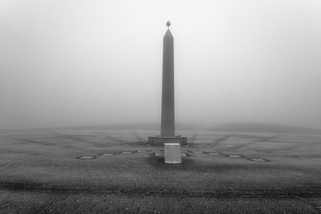 Bild-Nr: 12937068 Obelisk im Nebel Erstellt von: volker heide