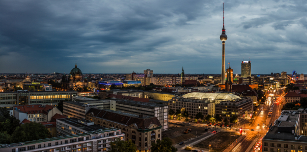Bild-Nr: 10667426 Skyline Berlin am Abend Panorama bewölkt-regnerisch Erstellt von: Jean Claude Castor