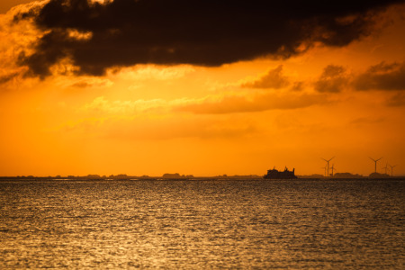 Bild-Nr: 11032807 Fähre im Sonnenaufgang vor Dagebüll Erstellt von: Konstantin-Articus