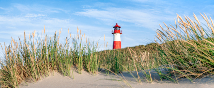 Bild-Nr: 12076363 Dünenlandschaft mit Leuchtturm auf Sylt Erstellt von: eyetronic