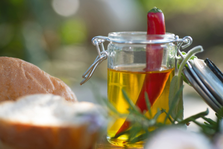 Bild-Nr: 12192855 Oel mit Chili Erstellt von: Tanja Riedel