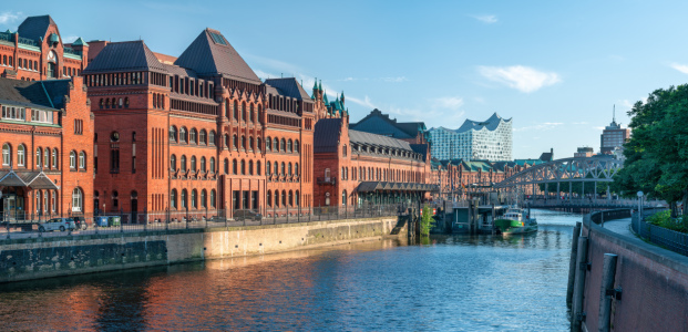 Bild-Nr: 12744096 Zollkanal mit Speicherstadt und Elbphilharmonie Erstellt von: eyetronic