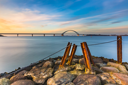 Bild-Nr: 12802453 Goldene Stunde an der Fehmarnsundbrücke  Erstellt von: Ursula Reins