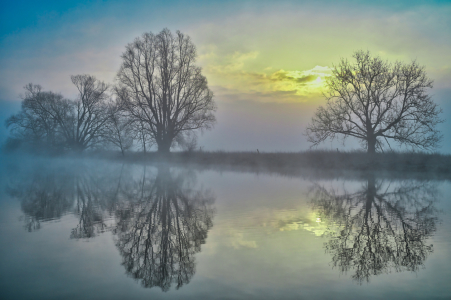 Bild-Nr: 12810930 Flusslandschaft mit Nebel und Wolken  Erstellt von: falconer59