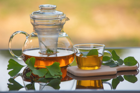 Bild-Nr: 12829846 Frischer Kräutertee aus Salbei und Gingko Erstellt von: Tanja Riedel