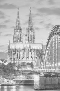 Bild-Nr: 12842827 Beleuchteter Kölner Dom schwarz-weiß Erstellt von: Michael Valjak