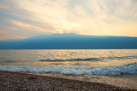Bild-Nr: 12885470 Sonnenaufgang am Gardasee Strand Erstellt von: SusaZoom