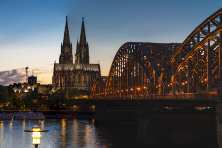 Bild-Nr: 12889697 Abendstimmung am Kölner Wahrzeichen Erstellt von: Walter G. Allgöwer
